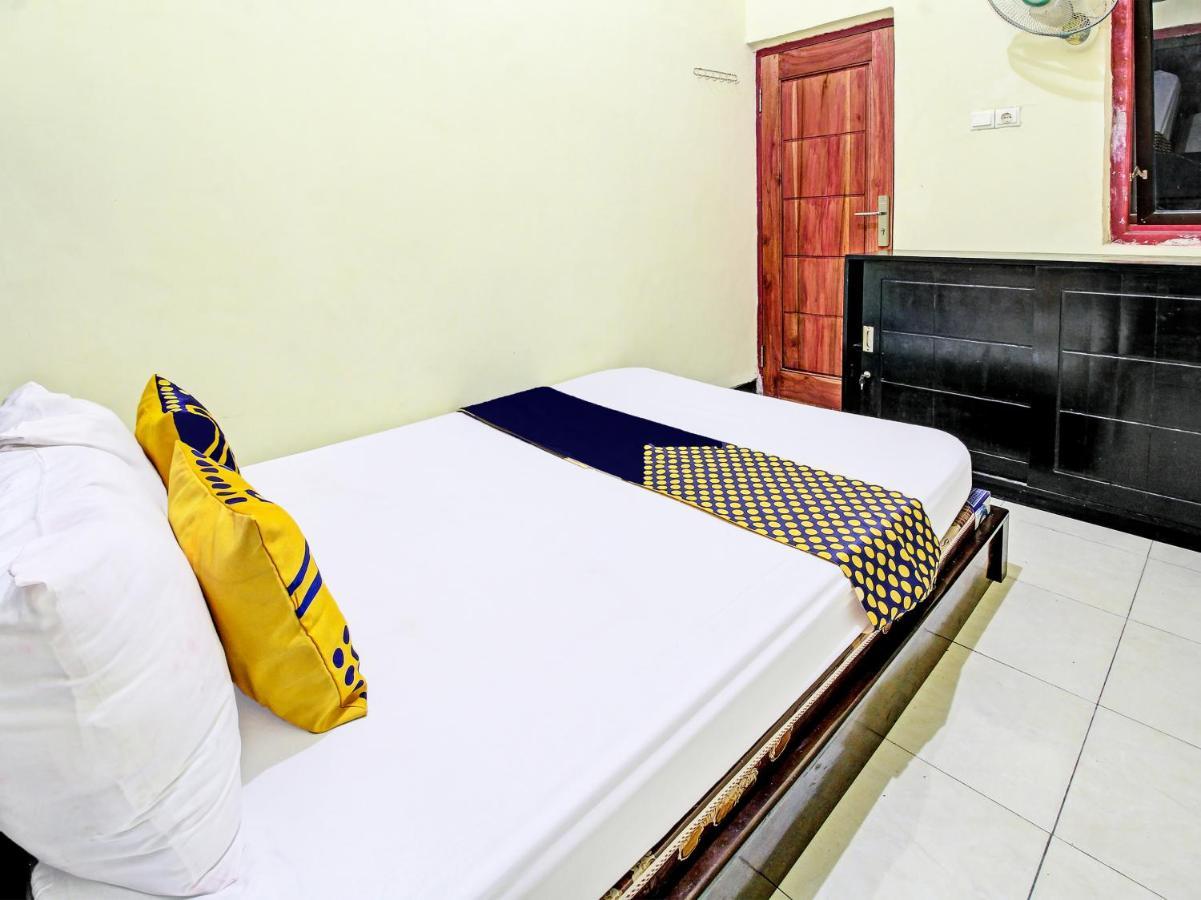 Oyo 92123 Chikam House Syariah Hotell Kediri  Eksteriør bilde