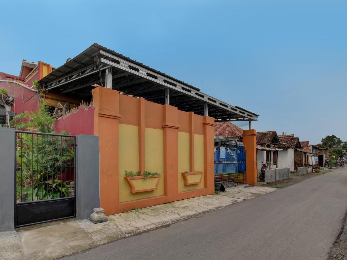 Oyo 92123 Chikam House Syariah Hotell Kediri  Eksteriør bilde