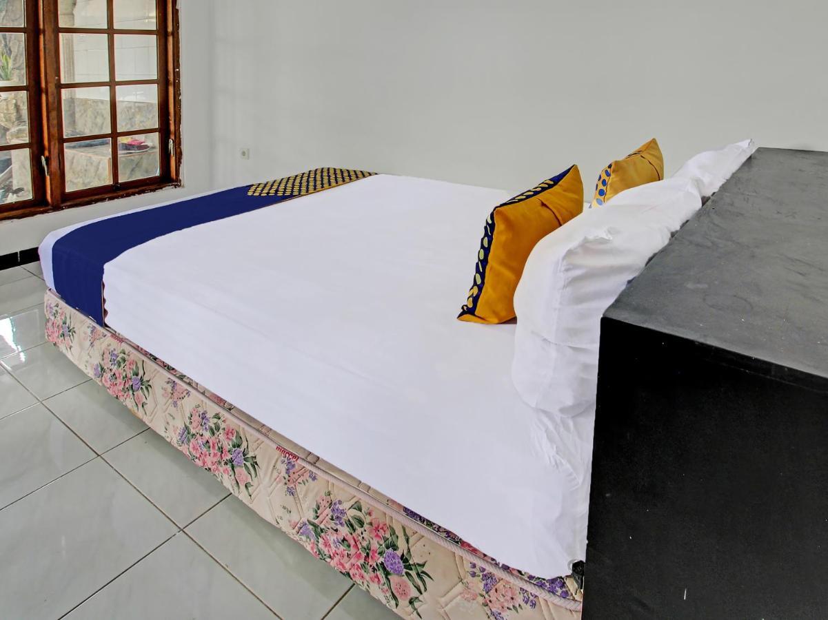 Oyo 92123 Chikam House Syariah Hotell Kediri  Eksteriør bilde